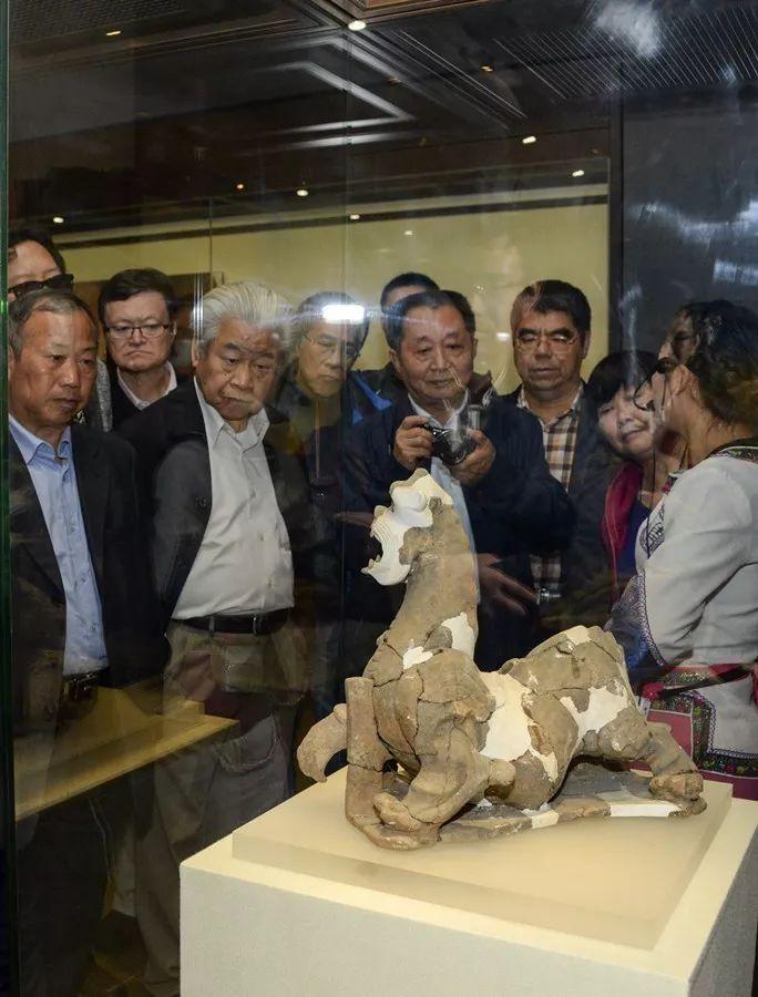 務川仡佬族苗族自治縣數(shù)據(jù)和政務服務局招聘啟事及概述